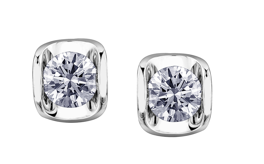 10K White Gold Stud Diamond Earrings 0.15CTW.