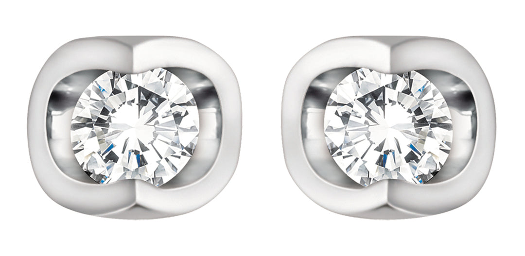 10K White Gold Stud Diamond Earrings 0.06CTW.